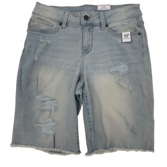 Time and Tru Women’s Size 6 light wash Bermuda shorts denim NWT - Picture 1 of 11